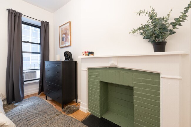 Building Photo - 146 E 56th St