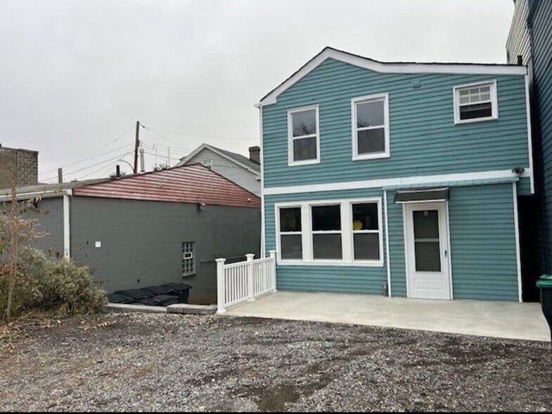 Building Photo - 407 Short Canal St