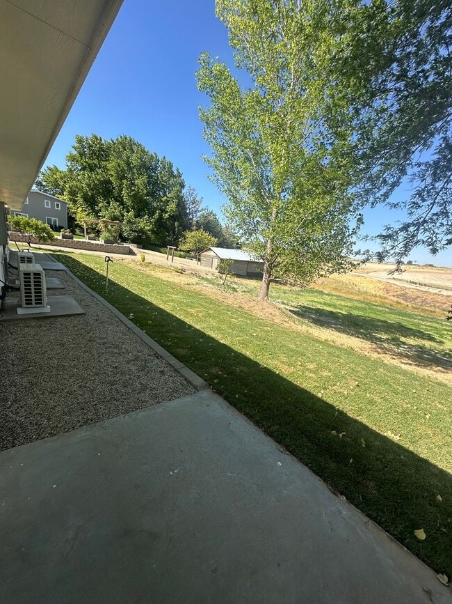 Building Photo - Style and Class....2 Bedroom, 1 bath , 1 C...