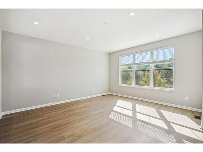 Building Photo - 6993 Huckleberry Dr