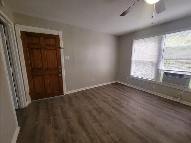 Building Photo - 3609 Avenue S 1/2