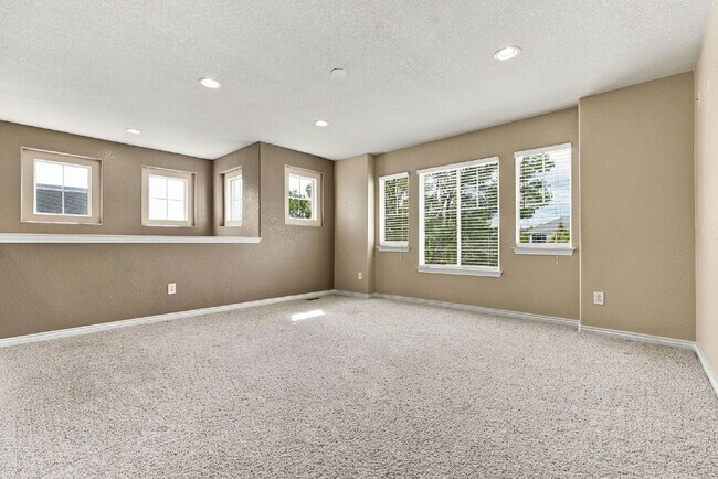 Building Photo - 3-Bedroom Home + Separate Office & Loft | 3-Car Garage