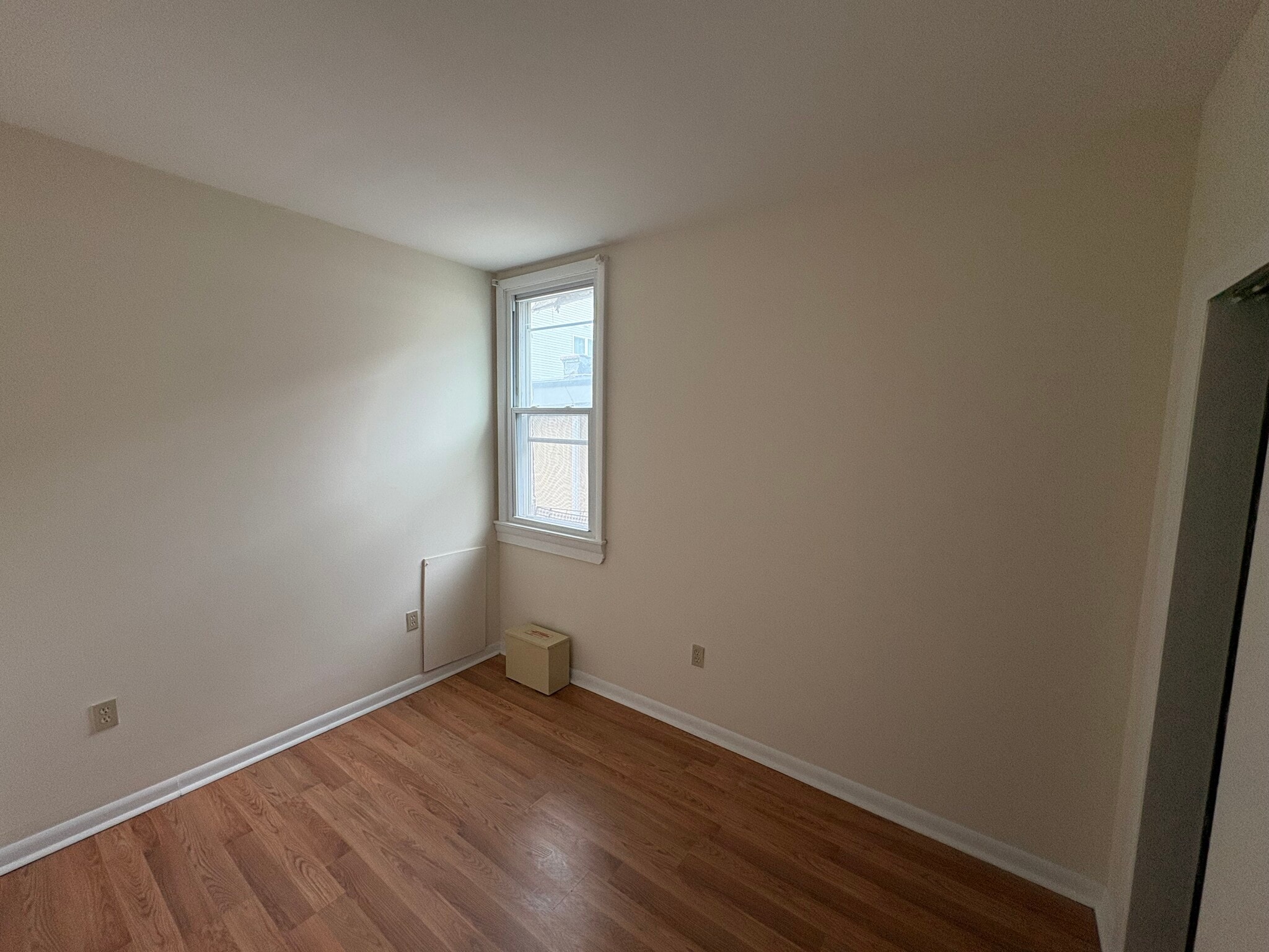 Building Photo - 631 Catharine St