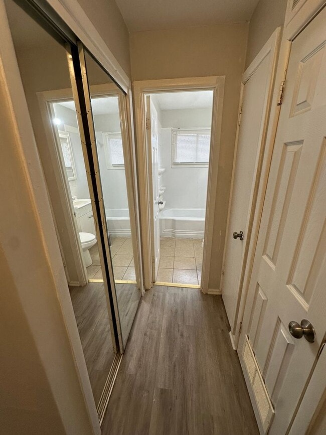 Building Photo - 4 Bed 1 Bath