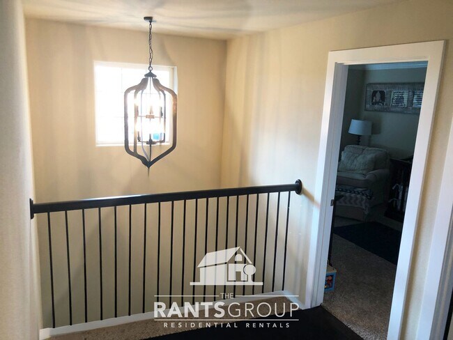 Building Photo - Beautiful Tumwater Home with Stunning Kitchen & Spacious Layout