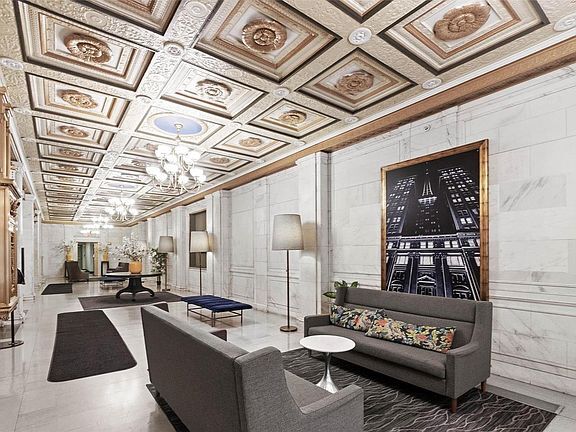 foyer/lobby - 314 N Broadway