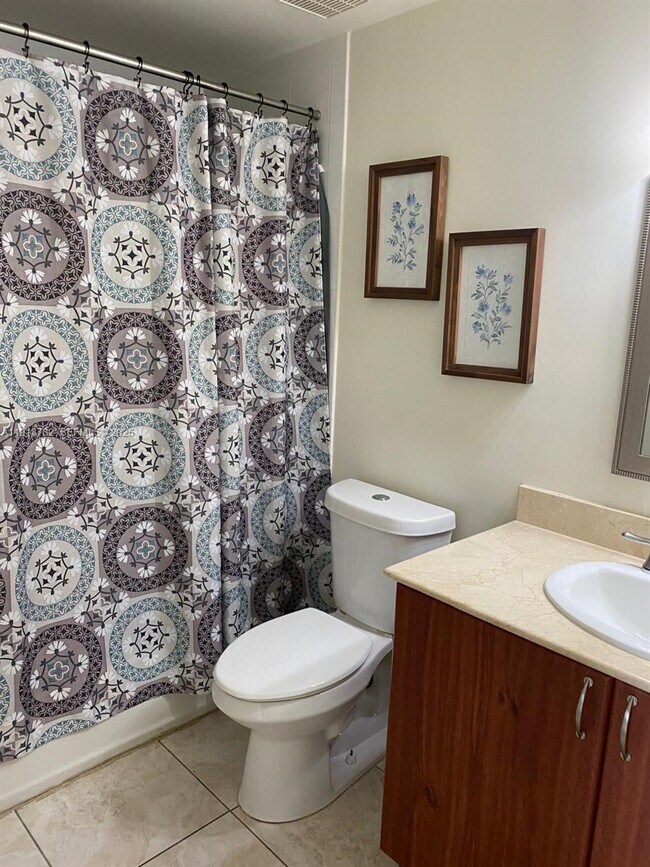 Building Photo - 2425 SW 27th Ave