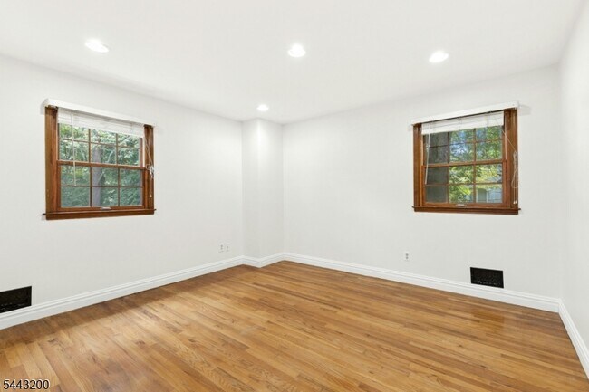 Building Photo - 162 Mountainview Dr