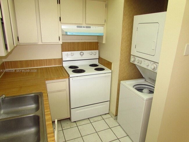 Building Photo - 10090 NW 80th Ct