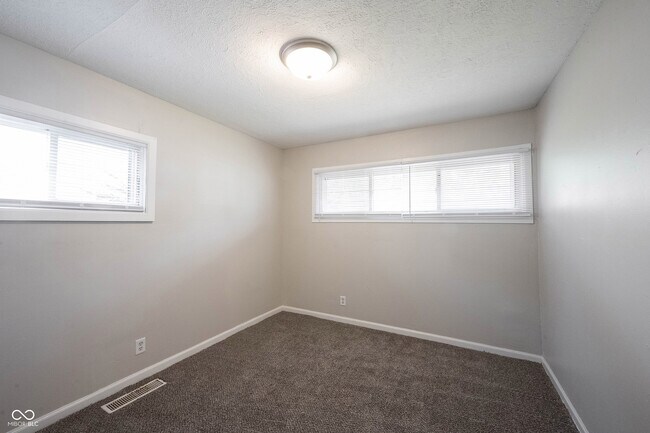 Building Photo - 4840 Leone Dr