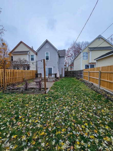 Building Photo - 389 W 4th Ave