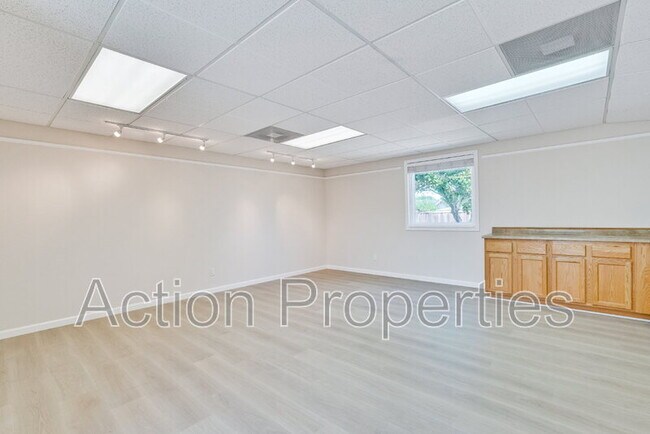 Building Photo - 3806 Century Dr