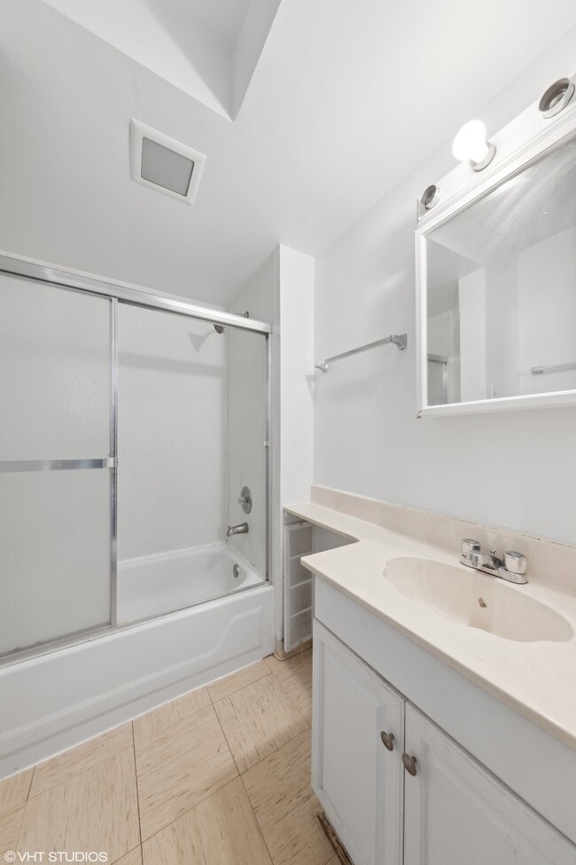 Building Photo - 9518 S 53rd Ave