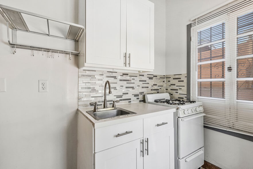 Building Photo - 2816 Ellendale Pl