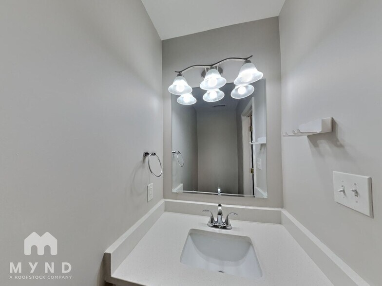 Building Photo - 5400 Alafia Ct