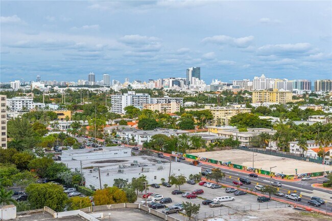 Building Photo - 520 West Ave