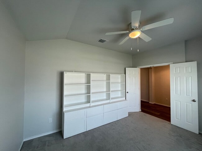 Building Photo - Available Now | Modern Single-Story 3 Bed, 2 Bath | Separate Office/Den | Big Yard | Pet Restrict...