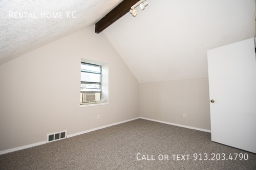 Building Photo - 1616 E Elm St