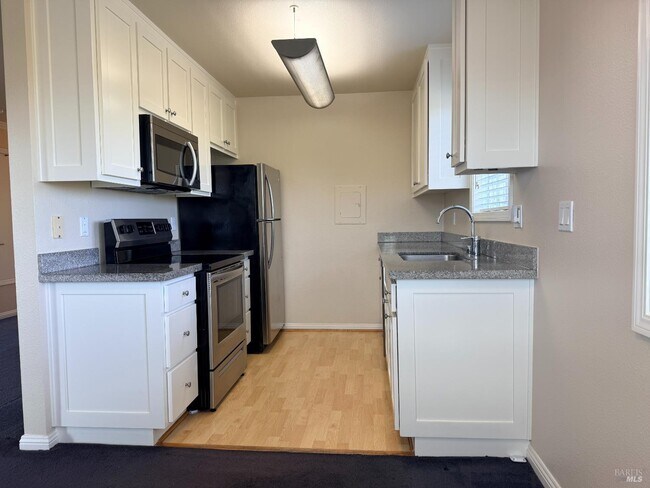 Building Photo - 310 Spyglass Pkwy