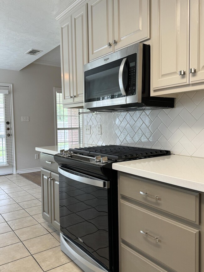 Building Photo - 225 Karten Ln