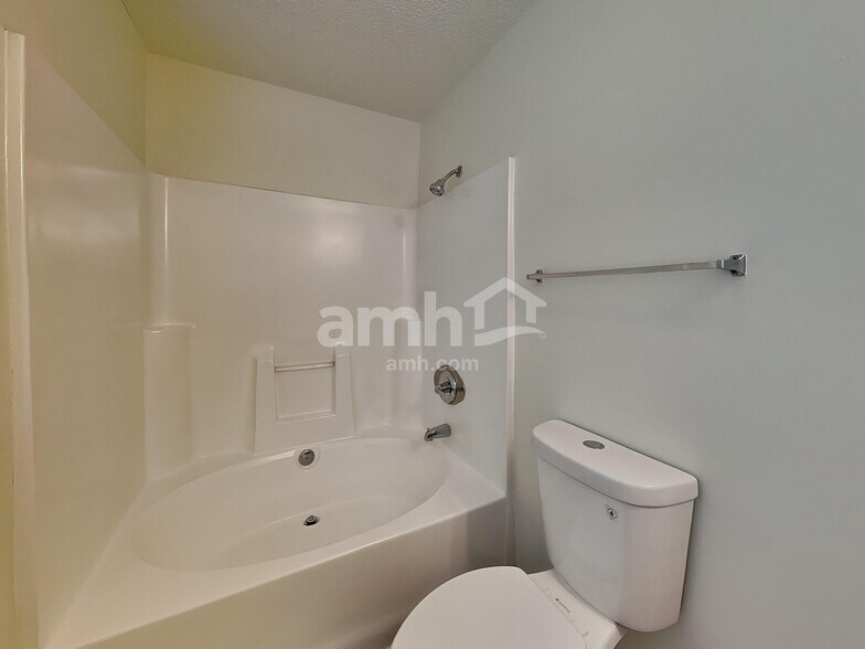 Building Photo - 1407 Hyalyn Ct