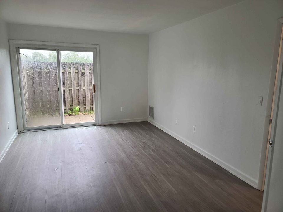 Building Photo - 960 Randler Ave
