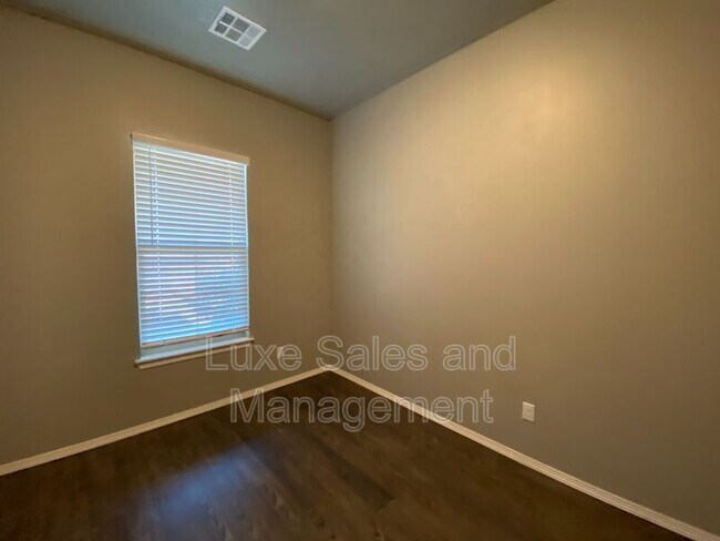 Building Photo - 7804 Meadow Lake Dr