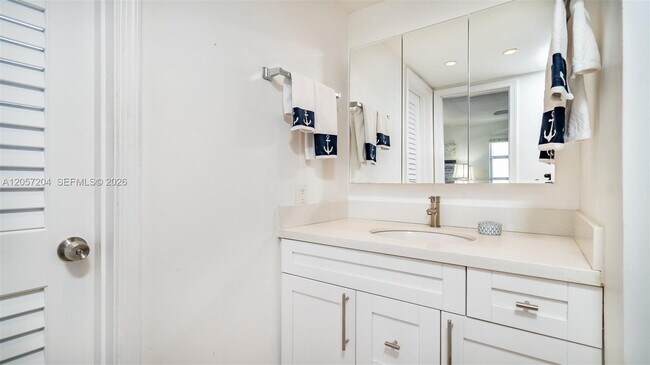 Building Photo - 555 Crandon Blvd