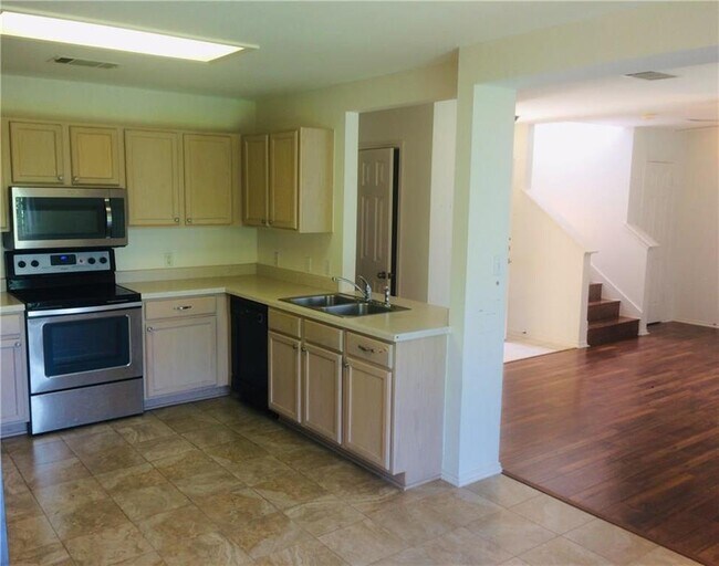 Building Photo - 826 Palitine Ln