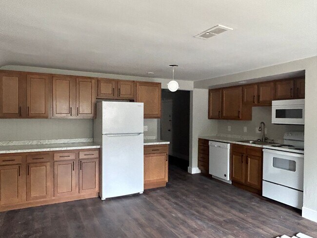 Building Photo - Ludlow 922-926