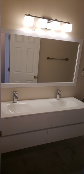 Building Photo - 9030 W Heathwood Cir