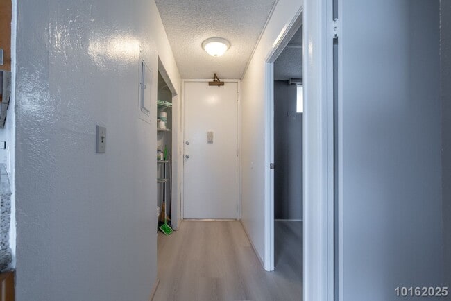 Building Photo - 2 Bed 2 Bath 2 Parking IN PEARL CITY