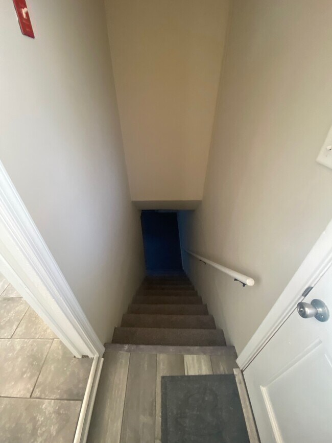 Building Photo - 30 E 7th St