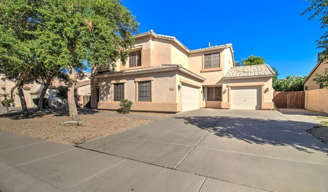 Building Photo - 2026 E County Down Dr