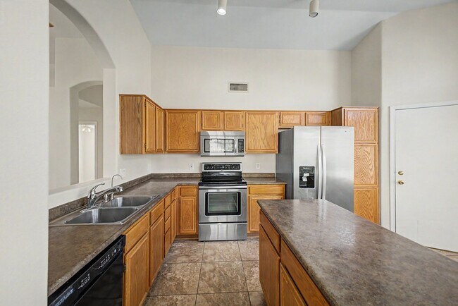 Building Photo - 7435 W Louise Dr