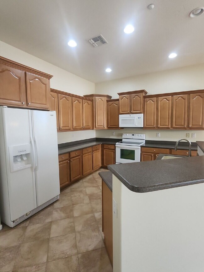 Building Photo - "Charming 3-Bed with 2 Full Baths and 2,162 Sq Ft of Comfort in Vistancia Village Peoria, AZ!"