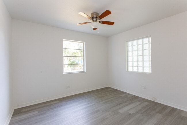 Building Photo - 1164 W 31st St