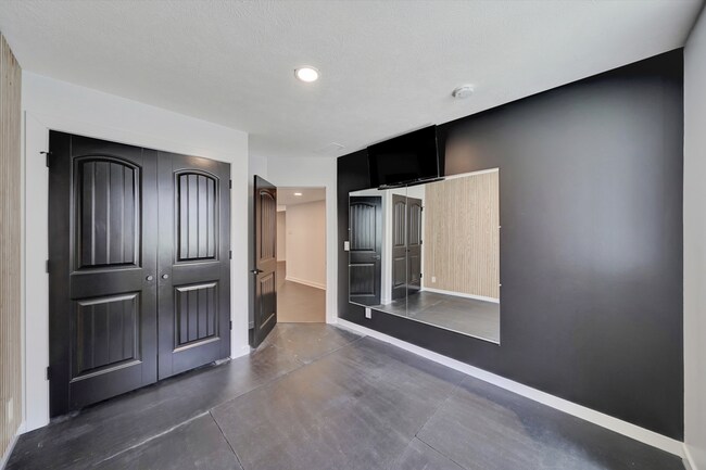 Building Photo - 7339 Yankee Woods Dr