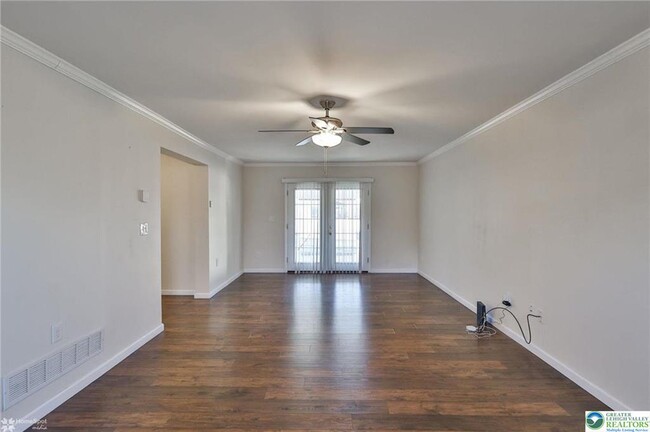 Building Photo - 2811 Kingsview Ave