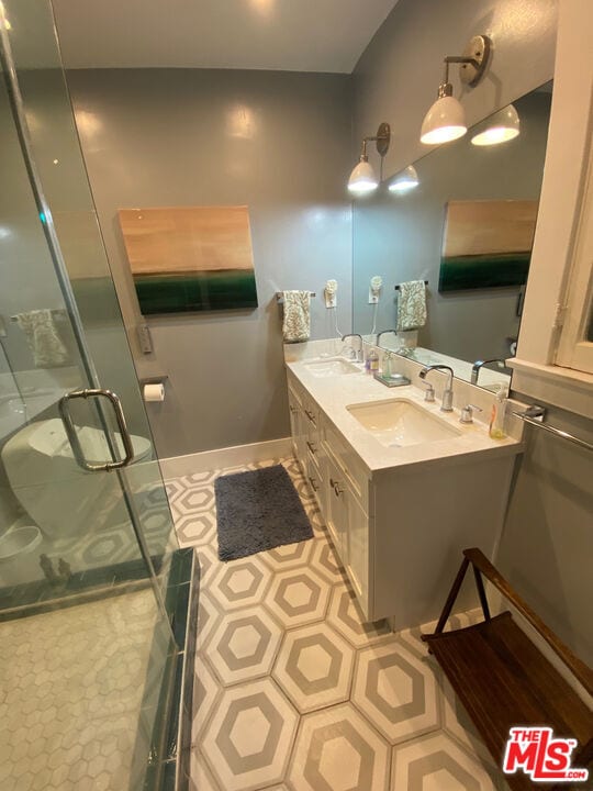 Building Photo - 1202 N Poinsettia Pl