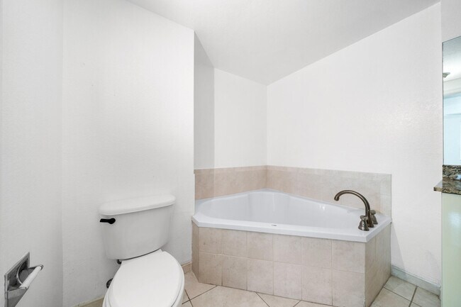 Building Photo - 1830 Radius Dr