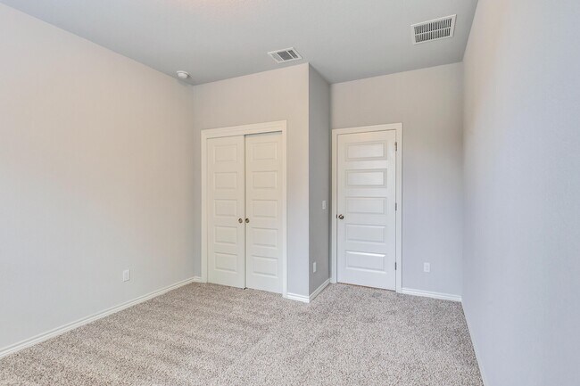 Building Photo - 701 Hays Hill Dr