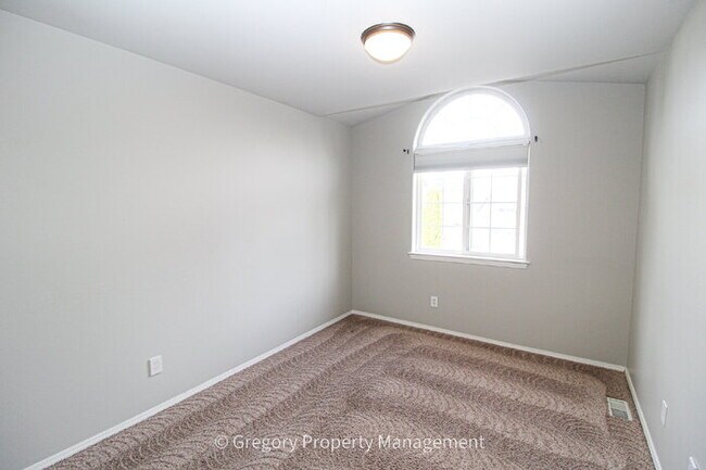 Building Photo - Well Maintained 1st Time Rental 4bed 3bath 2 Car 2076sf New Paint. Huge Fenced Backyard A/C