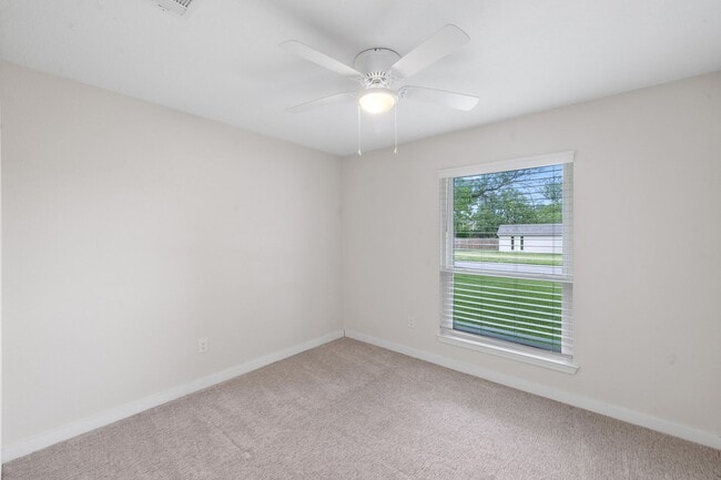 Building Photo - 1222 Haines Dr