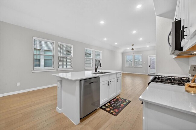 Building Photo - 222 Goosewood Dr