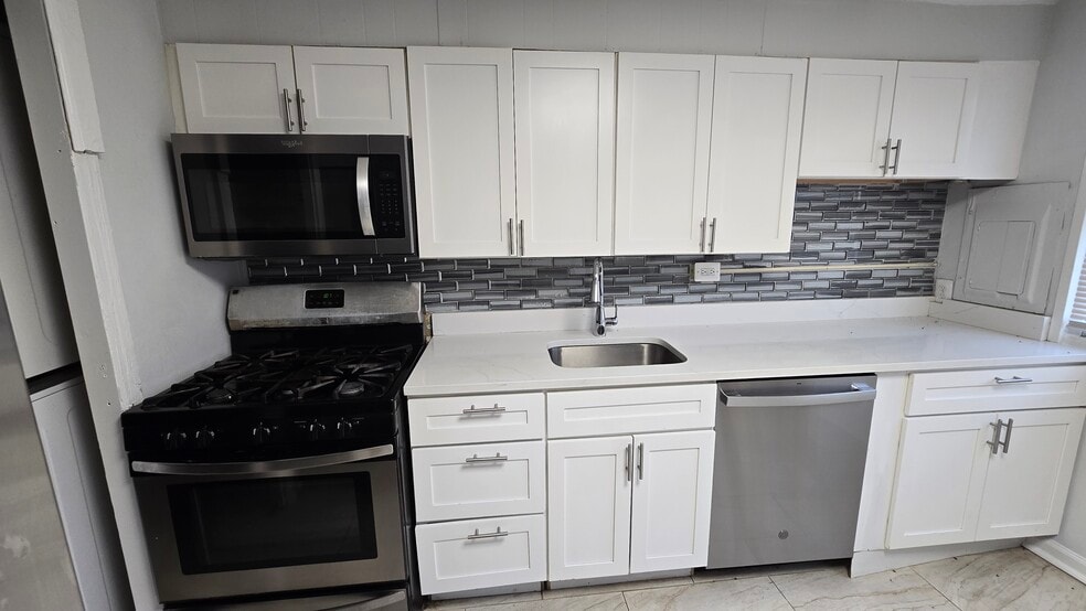 Building Photo - 437 Caledonia Ave