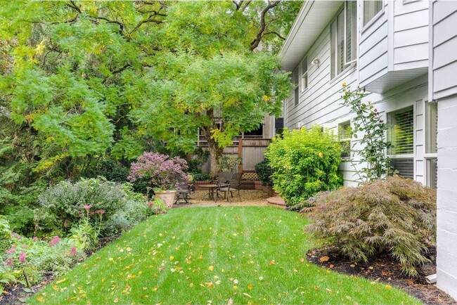 Building Photo - Newly Remodeled Fabulous home!