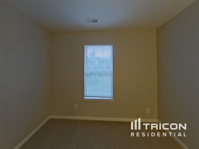 Building Photo - 9605 Kenneth Glenn Dr