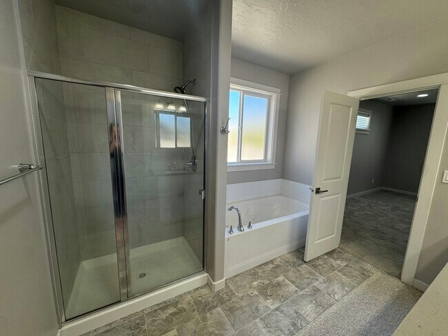 Building Photo - 10496 W Daylily Ct