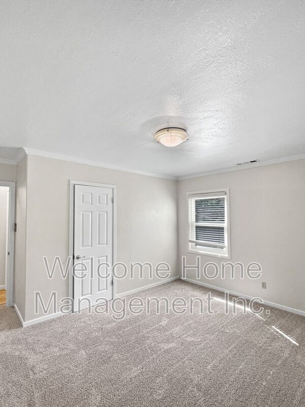 Building Photo - 2561 Olympic Blvd